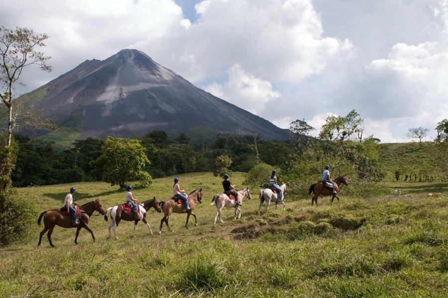 Hotel La Pradera Del Arenal La Fortuna Bagian luar foto